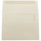 JAM Paper Enveloppes pour livrets Strathmore au fini vélin avec fermeture gommée, 4 3/4 x 6 1/2 po, ivoire, paquet de 1000-Taille : A6 (4 3/4 x 6 1/2 po)