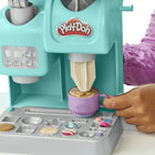Play-Doh - Kitchen Creations Ensemble de jeu de café coloré-Comprend Cafe Playset, tasse, 3 gobelets frappets clairs, 2 couvercles de tasses Frappe, cuillère et 5 canettes de composé de modélisation de marque Play-Doh (poids net 10 oz / 284 g).