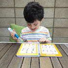 Educational Insights - Hot Dots® Préscolaire Essentials Lecture & Math Workbook-renforcement de la confiance apprentissage indépendant : La rétroaction audio et visuelle immédiate permet aux enfants d'apprendre par eux-mêmes, à leur propre rythme, en développant des compétences essentielles d'apprentissage précoce, en renforçant leur confiance scolaire et en encourageant l'indépendance