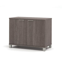 Pro-Linea – Unité de stockage à 2 portes, gris écorce-Construction de calibre commercial durable de 1 po avec surfaces de travail au fini en mélamine résistant aux égratignures, aux taches et à l’usure. Ce meuble de rangement offre des pattes en métal et deux tablettes, dont une qui est réglable. Répond ou dépasse les standards de performance ANSI/BIFMA. Panneau arrière fini.