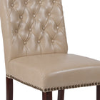 Chaise Parsons LeatherSoft beige HERCULES avec dossier roulé, garniture pour clous décoratifs et finition couleur noyer-Mousse ignifuge CA117