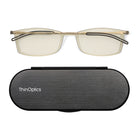 ThinOptics FrontPage collection, Brooklyn 2.5 Lecteur avec Milano Pod Noir - Claire-Existe en deux beaux styles, le Brooklyn rectangulaire et le Manhattan ovale, et est flatteur pour les hommes et les femmes.