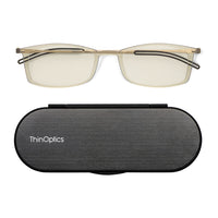 ThinOptics FrontPage collection, Brooklyn 2.5 Lecteur avec Milano Pod Noir - Claire-Existe en deux beaux styles, le Brooklyn rectangulaire et le Manhattan ovale, et est flatteur pour les hommes et les femmes.