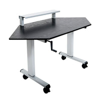 Luxor – Bureau en coin debout, manivelle, 60 po, noirs (STANDUP-CCF60-B)-Ses bords stratégiquement conçus permettent d’être placés entre les coins et les murs tout en maintenant amplement d’espace pour de l’équipement et des câbles. Plutôt que d’offrir aux clients des clous carrés pour des trous ronds, soyez celui qui offre un bureau debout qui s’adapte parfaitement à toutes sortes d’environnements.