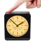Marathon - Horloge analogique avec veilleuse automatique, noir/blanc (CL030053BK-WH)-Fonction d’alarme facile à configurer avec boutons de marche/arrêt et de rappel d’alarme placés de façon pratique.