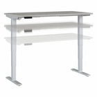 Bureau assis-debout à hauteur réglable 60 po x 30 po Move 40 Series de Bush Business Furniture - gris platine/gris métallique-Le bureau assis-debout électrique à hauteur réglable est doté d’un piètement motorisé et d’un plateau 60L x 30P avec système de gestion des câbles intégré