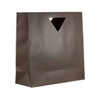 Jam Paper - Sacs-cadeaux robustes découpés avec poignée triangulaire - Grand - 15 po x 5 1/2 po x 15 po - Marron chocolat - Paquet de 3-Couleur : marron chocolat.