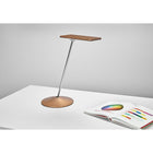 Lampe de travail Humanscale Horizon 2.0-Un contrepoids interne et des rotules en acier réglables permettent au bras unique d'Horizon d'être déplacé sans effort. Le luminaire a une portée impressionnante de 15 ", permettant à la lumière d'être dirigée exactement là où elle est nécessaire.