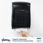 Kleenex - Essuie-mains à plis multiples - feuilles de 9,2 po x 9,4 po - 1 épaisseur - Blanc - Paquet de 16-Blanc