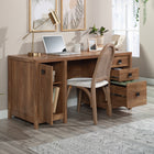 Sauder 60"W La Collection Cannery Bridge Bureau - Finition Sindoori Mango-  L'espace de rangement derrière la porte peut contenir une tour CPU et dispose d'une étagère réglable