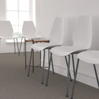 Flash Furniture - Chaise empilable blanche de la série HERCULES d’une capacité de 770 lb avec soutien lombaire et cadre argenté-Matériau en polypropylène facile à nettoyer