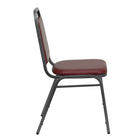 Flash Furniture – Chaise banquet empilable Hercules à dossier trapézoïdal, structure au fini argenté et vinyle bourgogne, 4/pqt-Ensemble de 4 chaises de banquet polyvalentes