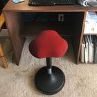 AnthroDesk - Fauteuil Wobble réglable - Rouge-Hauteur ajustable de 22 po à 33 po, et un diamètre de base de 14 po