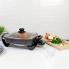 Kenmore - Poêle électrique antiadhésive avec couvercle - 12 po x 12 po - noir et gris-Le revêtement antiadhesif durable vous permet de saisir les aliments sans qu'ils ne collent