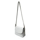 Nicci - Sac à bandoulière moyen avec rabat sur le devant - Gris clair-Poche intérieure zippée et poche pour téléphone portable
