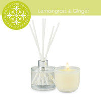 Aromabotanical – Ensemble-cadeau avec bougie au parfum de citronnelle et de gingembre + diffuseur (16-AB/SET LG)-L’ensemble-cadeau d’Aromabotanical combine un diffuseur à roseaux de 50 ml contenant des huiles essentielles australiennes sur mesure, et une mini bougie de 2 oz.
