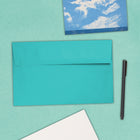 JAM Paper Enveloppes de pap. rec. avec ferm. gommée Brite Hue, format invitation, 5 1/6 x 9 1/2 po, bleu de mer, 100/paquet-Ouverture : latérale