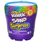Kinetic Sand - Surprise Mini-surprise mystère avec 113 g - Élaboré à partir de sable naturel (plusieurs modèles disponibles)-Surprise Kinetic Sand : Ouvrez votre Kinetic Sand Surprise pour révéler une surprise après l'autre. Profitez de l'excitation de découvrir une succession de surprises Kinetic Sand. Découvrez votre couleur de sable et votre jouet surprise