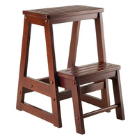 Winsome - Tabouret-escabeau double, noyer ancien-Le tabouret-escabeau double permet d’atteindre plus d’endroits