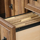 Sauder - Bureau d'ordinateur avec étagère, collection Palladia 420713, chêne vieilli-Tiroir inférieur avec glissières pleine extension accomodant les chemises suspendues de format lettre