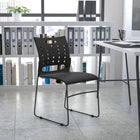 Flash Furniture – Chaise traîneau série HERCULES empilable avec ouverture d’aération, capacité de 881 lb, noir (RUT2BK)-Le dossier perforé permet la circulation de l'air