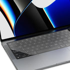 Protecteur de clavier JCPal FitSkin pour MacBook Pro 14"/16" (2021/2023) et MacBook Air 13"/15" (2022/2023/2024) - Transparent-Fabriqué à partir de polyuréthane thermoplastique durable et respectueux de l'environnement