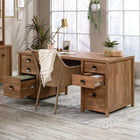 Sauder 66"W La Collection Cannery Bridge Bureau Ministre - Finition Sindoori Mango-  La surface supérieure présente un motif à chevrons pour plus de détails