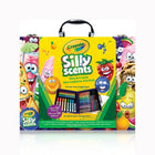 Crayola Mallette artistique Silly Scents-Ajoutez des parfums et des arômes doux à votre plaisir de coloriage. Crayola Silly Scents combine des parfums à une collection de crayons fraîche et colorée, marqueurs et crayons de couleur. Chaque outil d'art aromatique est prêt à gribouiller et à renifler. La mallette d'art Crayola Silly Scents Mini Inspiration est livrée entièrement chargée avec 16 crayons Twistable Silly Scents, 8 marqueurs de lignes fines Silly Scents, 8 marqueurs de lignes larges Silly Scents e