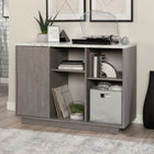 Sauder - East Rock Rangement d'appoint avec porte - Ashen Oak-Le rangement caché derrière la porte comprend une tablette réglable