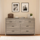 Ameriwood Home Beaumont - Commode à 7 tiroirs - chêne gris-Les poignées de tiroir en étain se marient parfaitement avec les moulures et les pieds décoratifs, pour apporter à la chambre une touche d’élégance