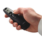 Logitech - Pointeur laser R800 pour présentation professionnelle, vert-Un récepteur sans fil rétractable et prêt à l'emploi simplifie la mise en route: branchez-le sur un port USB de l'ordinateur et le tour est joué. Il n'y a pas de logiciel à installer. Lorsque vous avez terminé, le récepteur se range dans le dispositif de présentation pour faciliter le transport