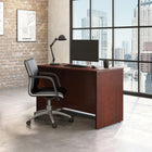Sauder 47"W La Collection Affirm Bureau - Finition Classic Cherry-  La surface supérieure en mélamine est résistante à la chaleur, aux taches et aux rayures