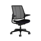 Humanscale Siège Diffrient - S413BM10CF10-Équipé d’un système automatique, Smart évalue le poids de l’utilisateur et le convertit en un mécanisme qui lui permet de s’incliner avec le bon degré de force. Utilisant les lois de la physique, l’utilisateur a juste besoin de s’asseoir et de laisser le siège apporter le niveau de tension adapté à sa morphologie.