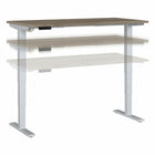Bureau assis-debout à hauteur réglable 72 po x 30 po Move 40 Series de Bush Business Furniture - hickory moderne/gris métallique-Le bureau assis-debout électrique à hauteur réglable est doté d’un piètement motorisé et d’un plateau 60L x 30P avec système de gestion des câbles intégré
