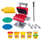 Play-Doh - Kitchen Creations Ensemble de jeu Grill 'N Stamp-Ensemble de 4 composés de pâte de modélisation non toxiques de 2 onces et 2 onces dans un récipient en plastique