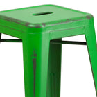 Flash Furniture – Tabouret de comptoir de 24 po en métal vieilli sans dossier, pour intérieur, vert (ETBT350324GN)-Capacité de poids de 500 lb