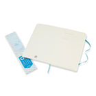 Moleskine – Carnet de la collection Classic, page blanche, couverture souple, bleu récif, 5 po x 8,25 po-La reliure collée se pose à plat