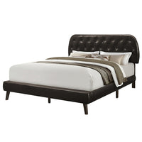 Monarch Specialties - 5982Q Lit Queen - Pattes En Bois Simili-Cuir Brun Fonce-Tête de lit à capitonnage en similicuir brun rembourré à motif diamant touffeté avec cadre contemporain