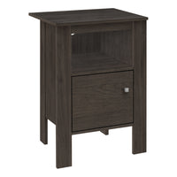 Monarch Specialties - 2145 Table D'Appoint - Table De Chevet Chêne Brun-Comportant simultanement un look classique et naturel, cette table de nuit peut egalement être utilisee en tant que table de bout ou de table d'appoint.