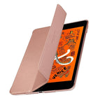 Spigen - Etui Smart Fold pour iPad mini 5 - or rose-Fabriqué en cuir PU souple pour une prise confortable.