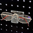 Azar Displays – Support à lunettes pour panneau perforé ou à lattes, 25/paquet (700011)-Dimensions : 1 1/4 haut. x 6 3/4 long. x 1/8 épais. (po)