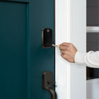 Yale - 420 Assure Lock 2 Touch avec Wi-Fi - À clé - Bronze-Verrouillez, déverrouillez et partagez l'accès avec d'autres personnes à l'aide de l'application Yale Access, où que vous soyez