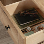 Sauder - La Collection Sauder Select Bureau - Finition Timber Oak-Espace rangement derriere la porte peut contenir une tour CPU et aune tablette reglable.
