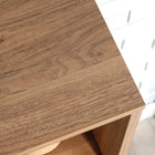 Sauder - La Collection Ambleside™ 26 po Meuble de rangement - Finition Serene Walnut™-Finition Serene Walnut™ avec accents noirs. 