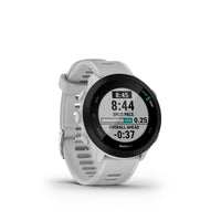 Garmin - Montre connectee Forerunner 55 - Blanc-Suivez votre temps, votre distance, votre rythme et votre vitesse pendant votre course ou votre marche grâce au GPS integre.