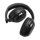 JBL - Tour One M2 Casque circum-auriculaire sans fil à Réduction de Bruit - Noir-L'algorithme d'appel à 4 microphones du JBL Tour One M2 vous permet d'avoir de meilleures conversations, même dans des environnements bruyants ou venteux, ou d'obtenir l'aide de votre assistant vocal préféré. Et grâce à VoiceAware, vous pouvez choisir le volume de votre propre voix en ajustant le volume d'entrée audio de votre microphone qui sera redirigé vers votre casque