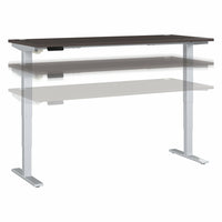 Bureau assis-debout à hauteur réglable 72 po x 30 po Move 40 Series de Bush Business Furniture - gris orage/gris métallique-Le bureau assis-debout électrique à hauteur réglable est doté d’un piètement motorisé et d’un plateau 72L x 30P avec système de gestion des câbles intégré