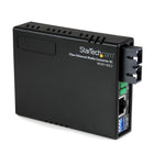 StarTech  Convertisseur média fibre optique à Ethernet 10/100 multimode SC 2 km-Améliorez l’extensibilité de votre réseau en augmentant la distance entre les points du réseau jusqu’à un maximum de 2 km (multimode)