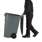 Rubbermaid® – Contenant de recyclage mobile BRUTE 50 (FG9W2700GRAY) -Matériaux de la meilleure qualité plus traitement UV contre la décoloration permettant une utilisation à l'intérieur ou à l'extérieur