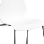 Flash Furniture - Chaise empilable blanche de la série HERCULES d’une capacité de 770 lb avec soutien lombaire et cadre argenté-Conception à dossier et siège en plastique blanc aux contours ergonomiques